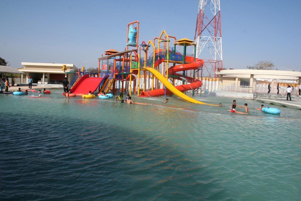 Sentosa Resorts & Water Park Chinchvad Exteriér fotografie